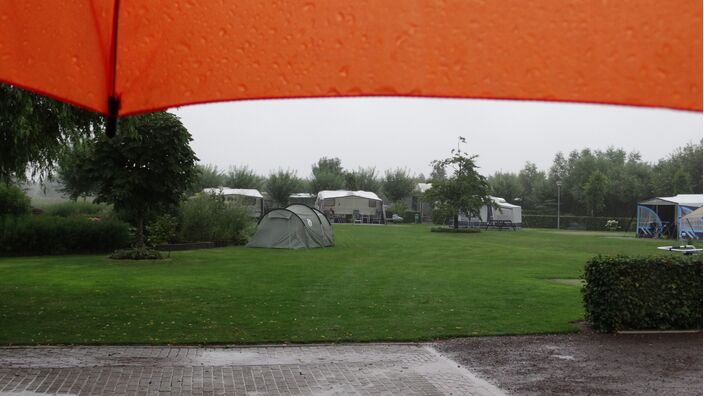 Foto gemaakt door Joost Mooij - Alphen aan de Rijn - Op de camping is dit weer natuurlijk minder fijn...