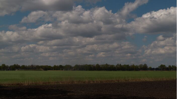 Foto gemaakt door Altjo Wubbema - Jipsingboertange (Groningen) - Ook volgende week zullen we vaak een afwisseling van zonnige perioden en onschuldige stapelwolken zien.