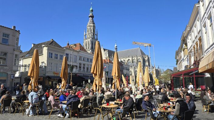 Foto gemaakt door Ton de Brabander - Breda - Vol terras Foto gemaakt door Ton de Brabander - Breda - Vol terras