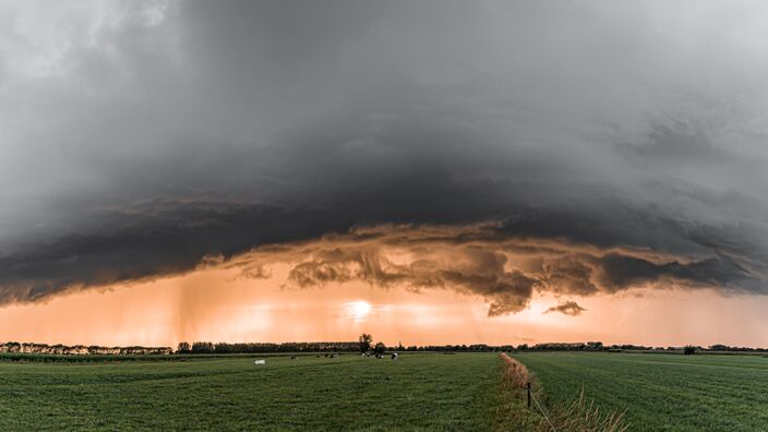 Foto gemaakt door Chris Biesheuvel - Betuwe - In onze buurlanden wordt op een andere manier gewaarschuwd voor extreem weer dan in ons land. 