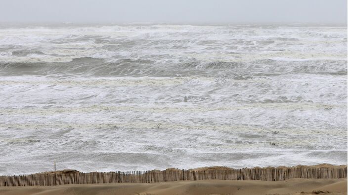 Foto gemaakt door Laura Wijsmuller  - Archieffoto van 31 januari dit jaar. Ongetwijfeld zullen we komende week weer af en toe een ruige zee te zien krijgen, want het wordt een onstuimige week met mogelijk zelfs storm.