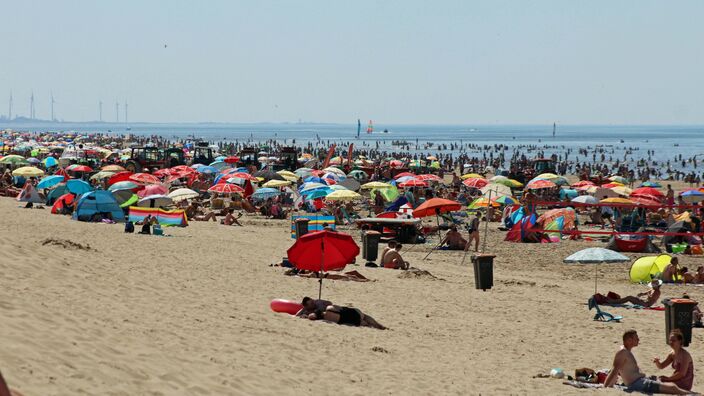 Foto gemaakt door Sjef Kenniphaas - Egmond aan Zee  - Net als afgelopen weekend is het ook vandaag weer strandweer.