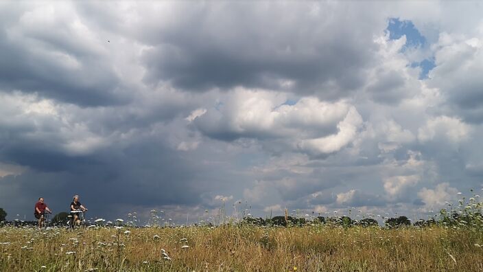 Foto gemaakt door Ton de Brabander - Renkum - Ook woensdag ontstonden boven land al een paar flinke buien. 