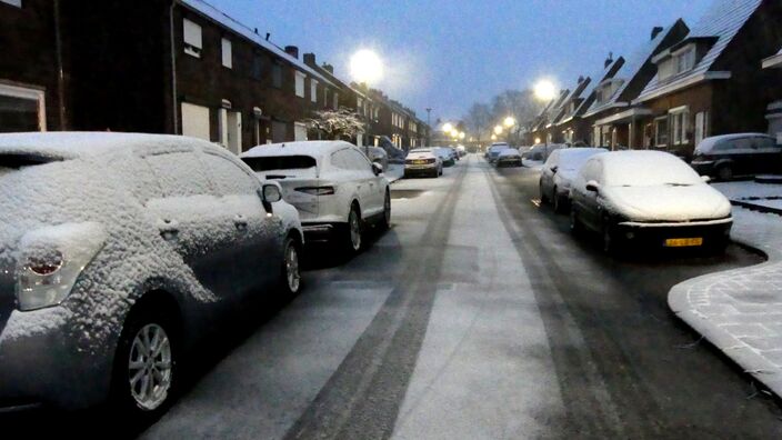 Foto gemaakt door Hans Janssen - Landgraaf - Ook in Landgraaf lag vanochtend al een paar centimeter sneeuw. 