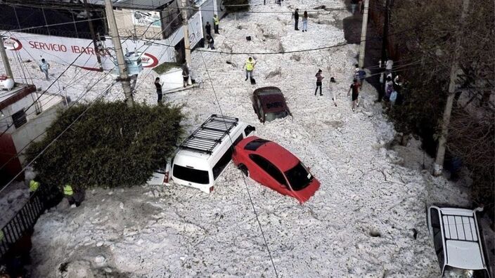 Foto gemaakt door Video-still YouTube filmpje in het artikel - Beiroet - Hagelstorm in Beiroet, Libanon