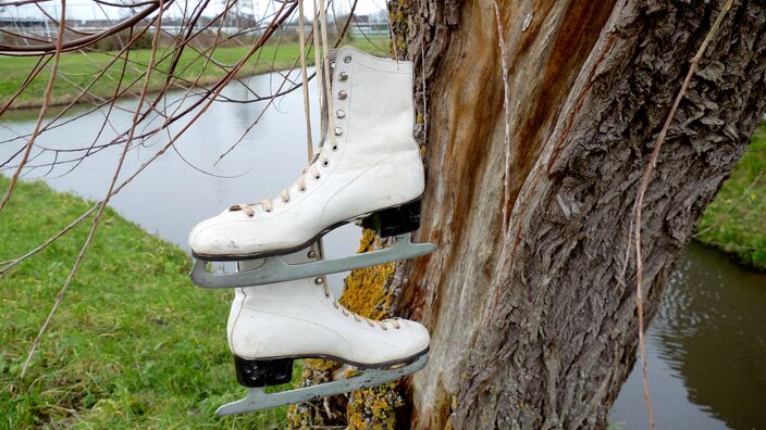 Foto gemaakt door Gieny Westra - Katwijk - De schaatsten hangen op veel plaatsen al jaren aan de wilgen. Sinds 2013 kunnen we niet meer uitgebreid op natuurijs schaatsen. Alleen in 2017 en 2018 lukte dit regionaal heel eventjes.