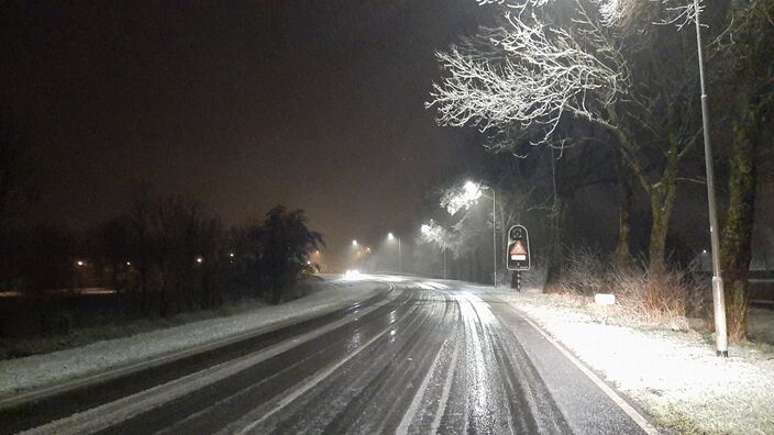 Foto gemaakt door Jannes Wiersema - Roodeschool - Een laagje sneeuw zou vannacht voor gladde wegen kunnen zorgen