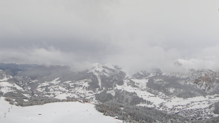 Foto gemaakt door Webcam - Wolkenstein - Wolkenstein in de Italiaanse Dolomieten, na de sneeuw van de afgelopen 24 uur. 