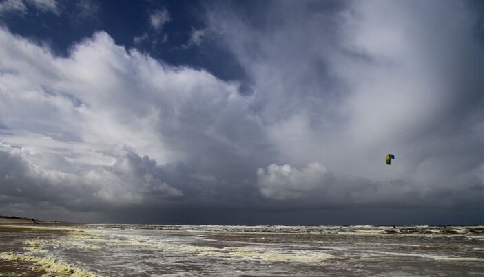 Foto gemaakt door Gieny Westra - Katwijk - Morgen weer van die mooie buienluchten?