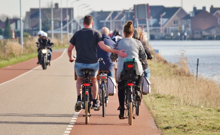 Foto gemaakt door Ton Wesselius - Nieuwe Wetering - De eerste dag met een temperatuur van 20 graden!          