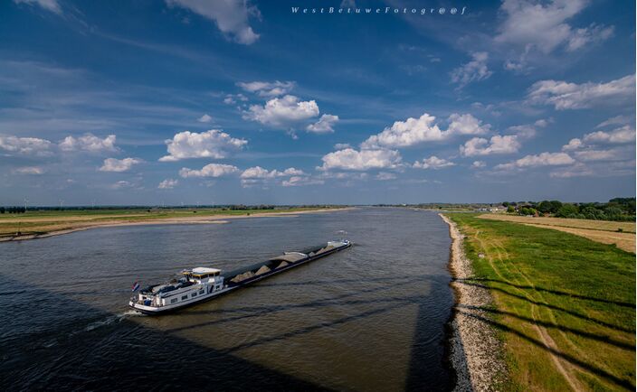 Foto gemaakt door Ronald Verwijs - Betuwe - Hoewel de temperaturen de komende dagen een fractie lager uitkomen dan we van de laatste tijd gewend waren, blijft het weerbeeld zonnig, droog en zomers.