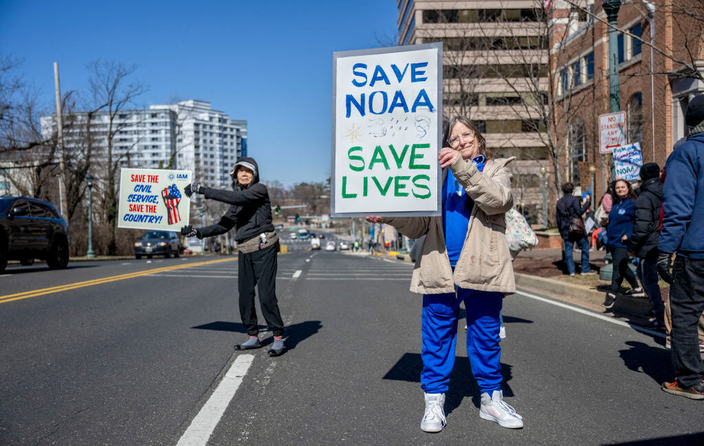 Foto gemaakt door Daniel Heuer/Bloomberg via Getty Images - Silver Spring, Maryland (VS) - Op 3 maart 2025 werd gedemonstreerd tegen de bezuinigingen van de Nationale Oceanische en Atmosferische Administratie (NOAA)
