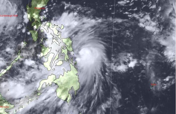 Foto gemaakt door JTWC - Filipijnen - Tropische storm Conson nabij de Filipijnen
