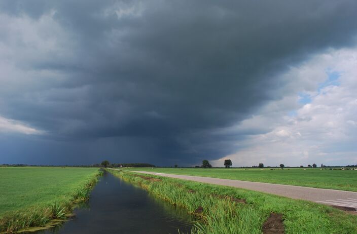 Foto gemaakt door Ed van der Bad - Vanaf donderdag neemt de kans op stevige regen- en onweersbuien toe.