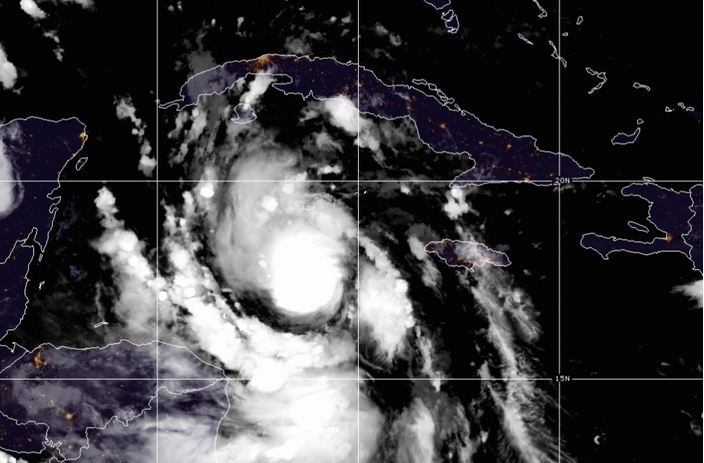 Foto gemaakt door NASA/NOAA - Caribische Zee - Orkaan Delta neemt snel in kracht toe