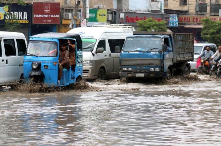 Pakistan - In Zuid-Azië zijn straten ondergelopen na hevige moessonregens
