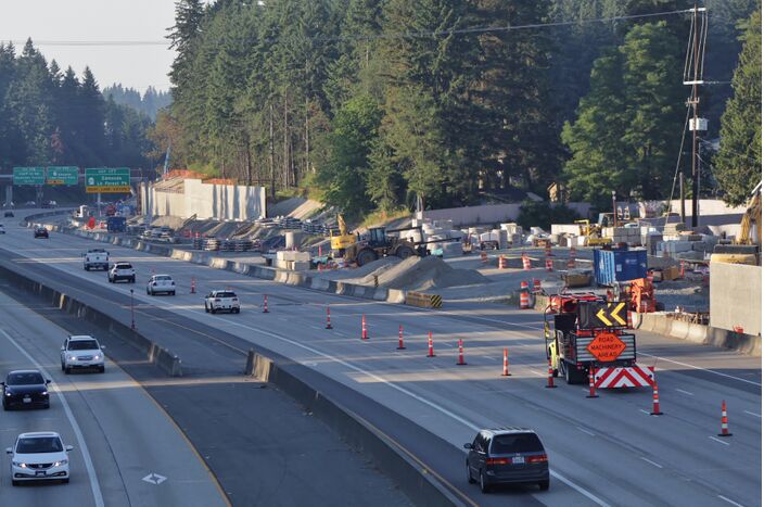 Foto gemaakt door Bruce Sounder - Seattle - Een noodreparatie aan een snelweg in de staat Washington, tijdens de hittegolf van vorig jaar. 