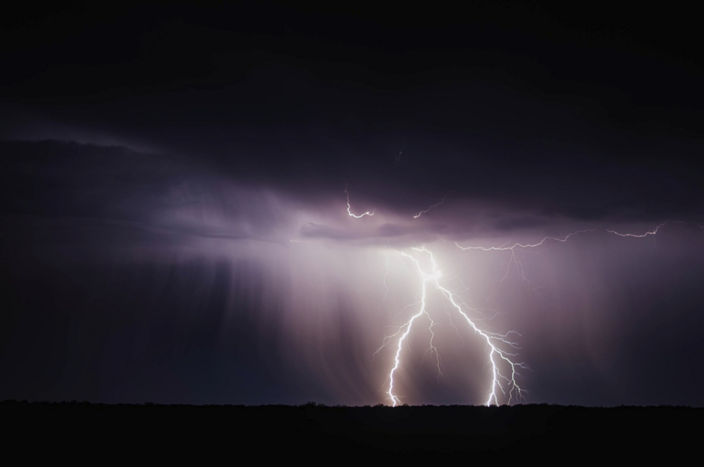 Foto gemaakt door met.ie - Onweerswolk met flits. 