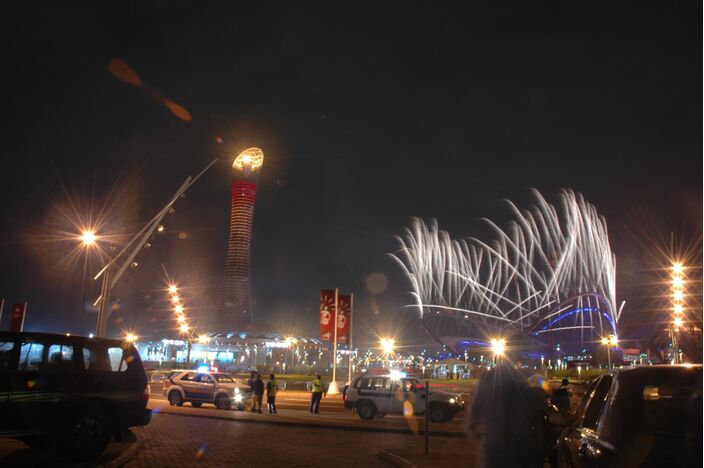 Foto gemaakt door Rafeek Manchayi - Al Rayyan - Het stadion waarin Nederland vrijdag speelt (op de achtergrond, er wordt vuurwerk uit geschoten). 