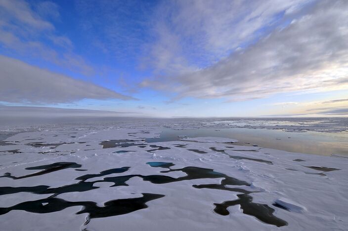 Foto gemaakt door Pixarbay - Het ijs van de Noordelijke IJszee in de zomermaanden. 
