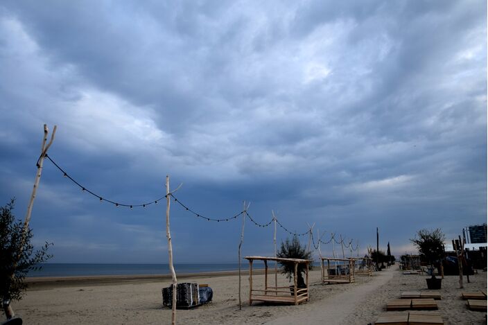 Foto gemaakt door John Dalhuijsen - Zandvoort aan Zee - Vooral vanmiddag weer een paar buien, landinwaarts lokaal met onweer