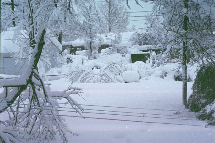 Foto gemaakt door Snow Removal Cleveland - Cleveland - Een dikke sneeuwlaag in de buurt van Cleveland in 1996. Ook hier waren sneeuwbuien vanaf de Grote Meren de schuldigen.