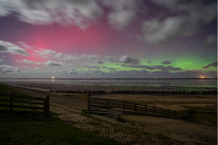 Foto gemaakt door Kevin Oudman - Moddergat - We hebben een koude nacht achter de rug, met vorst en een spectaculair noorderlicht. Vandaag is er veel zon, morgen passeert een zwakke storing met meer wolken.