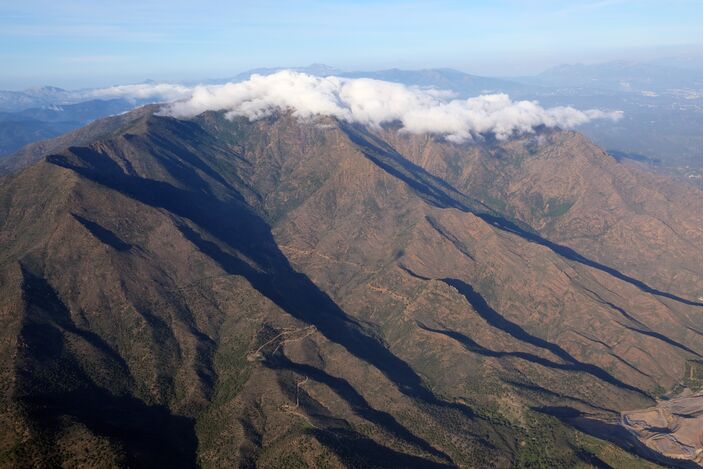 Foto gemaakt door Wikipedia - Sierra Bermeja - De Sierra Bermeja in het zuiden van Spanje waar nu een grote natuurbrand woedt.