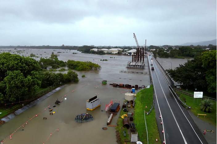 Foto gemaakt door Queensland Fire Department/AFP - Australië - Luchtfoto van het door overstromingen getroffen gebied rond Townsville, Queensland (AUS)