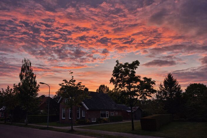 Foto gemaakt door Monique Kok - Eelde - Pastelkleurige zonsondergang na regen- en onweersbuien