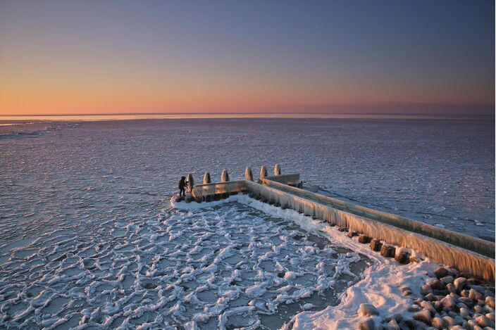 Foto gemaakt door Anna Zuidema - Afsluitdijk - Een ijskoude zonsopkomst vanaf de Afsluitdijk, afgelopen winter op 12 februari. 