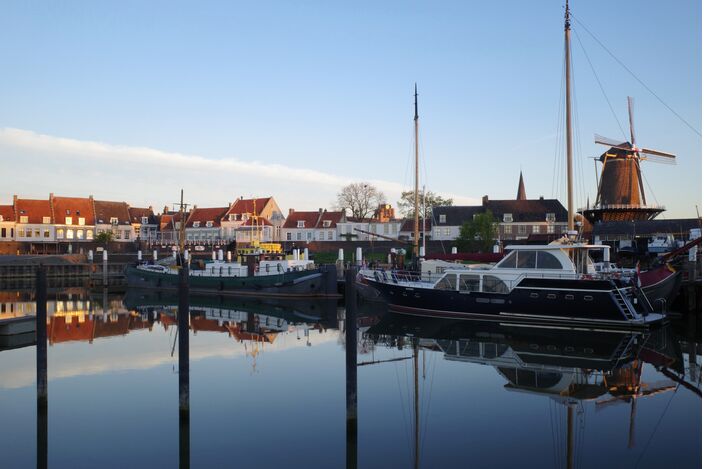 Foto gemaakt door Arco Visser - Wijk bij Duurstede - Een kleine bandje sluierbewolking; meer was er vanochtend niet te vrezen