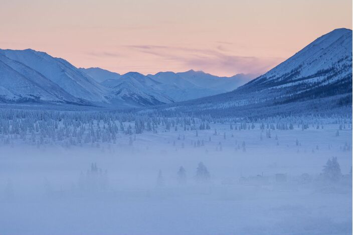 Foto gemaakt door Wikipedia - Oymyakon - Een ijskoude vallei in de buurt van Oymyakon. 