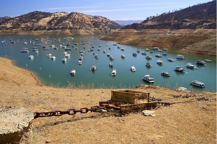 Foto gemaakt door Frank Schulenburg - Lake Oroville - Lake Oroville in de Amerikaanse staat Californië staat erg laag. Ongeveer 27 miljoen mensen hangen er voor hun drinkwatervoorziening aan vast. 
