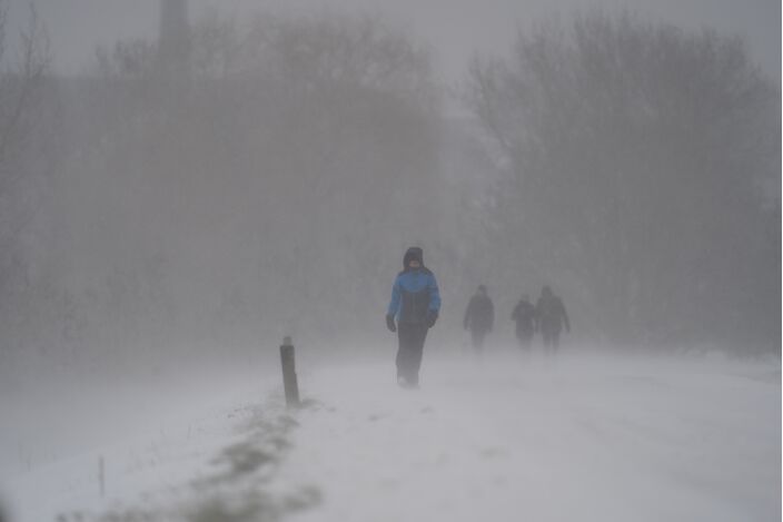 Foto gemaakt door Vincent Cornelissen - Huissen - In de sneeuwstorm daalde de temperatuur vandaag alleen maar verder onder het vriespunt.