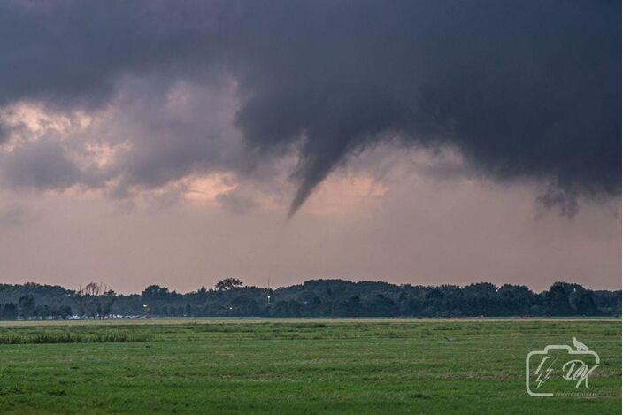Foto gemaakt door  Donny Kardienaal  - Leerdam - De tornado in de buurt van Leerdam. 
