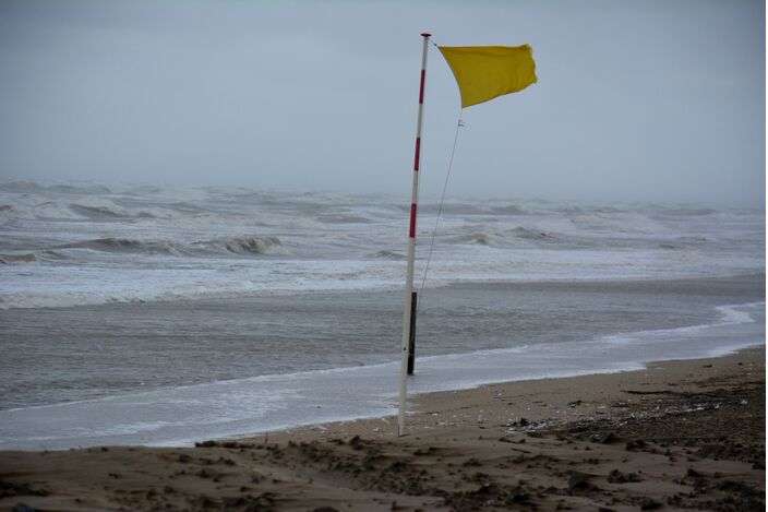 Foto gemaakt door John Dalhuijsen - Zandvoort - Zondag kan het aan zee gaan stormen en een dag later - op 'Blue Monday' - is kans op sneeuw