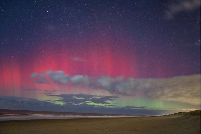 Foto gemaakt door Corné Ouwehand - Egmond aan Zee - Vanuit Egmond aan Zee was het zich op het noorderlicht spectaculair. 