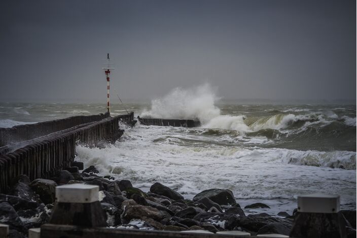 Foto gemaakt door Robin Hardeman - Vlissingen - De tweede officiële storm van het jaar 2022 is een feit, met in Vlissingen zelfs windstoten van ruim 100 km/h.