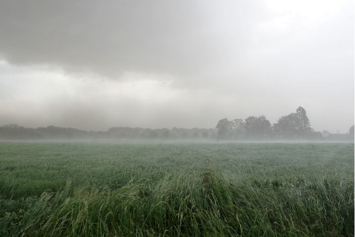 Foto gemaakt door Ben Saanen - Budel - Opnieuw kunnen morgen stevige buien voorkomen, maar de situatie is wel anders dan een paar dagen geleden.