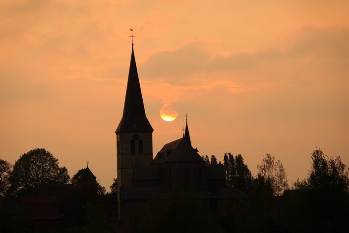 Foto gemaakt door Ben Saanen - Budel - Het komt helemaal goed met het weer tijdens Koningsdag. Vandaag al keert de zon geleidelijk terug en morgen is het oppassen geblazen voor verbranden.