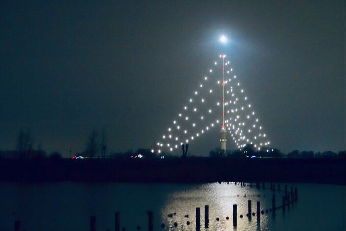 Foto gemaakt door Fas Vermeulen - IJsselstein - Geen vuurwerk, wel sfeerverlichting tijdens Oud en Nieuw