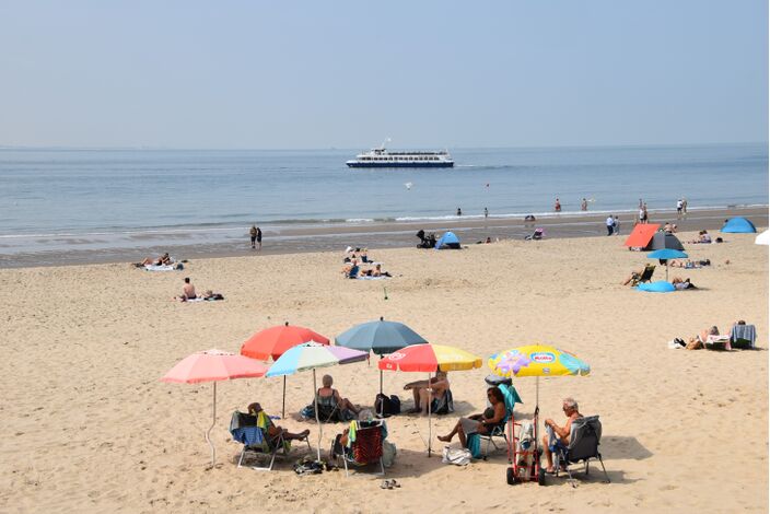 Foto gemaakt door Anne-Marie van Iersel - Vlissingen - Het jaar 2022 verloopt aan de Zeeuwse Kust tot nu toe net zo zonnig als normaal is voor de Spaanse Costa's