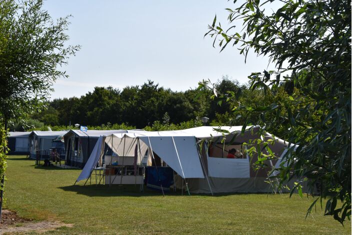 Foto gemaakt door Anne-Marie van Iersel  - Ritthem - Door het droge en zonnige karakter was het een topmaand voor vakantiegangers in eigen land. 