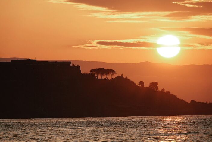 Foto gemaakt door Fas Vermeulen - Sicilië - De zon gaat onder op Sicilië. 