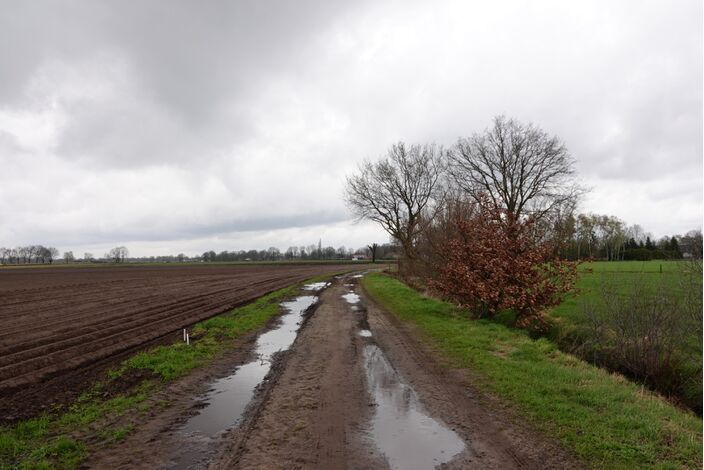 Foto gemaakt door Ben Saanen - Budel - Waar komt alle regen van de laatste tijd toch ineens vandaan, na die prachtige, zonnige en droge maartmaand?