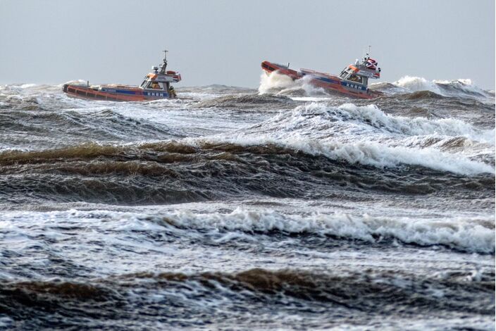 Foto gemaakt door Els Bax - Noordwijk - Ze heet Eunice en ze kan vandaag tot een memorabele storm uitgroeien. Het precieze spoorboekje en een lijst met aandachtspunten als leidraad voor de dag.