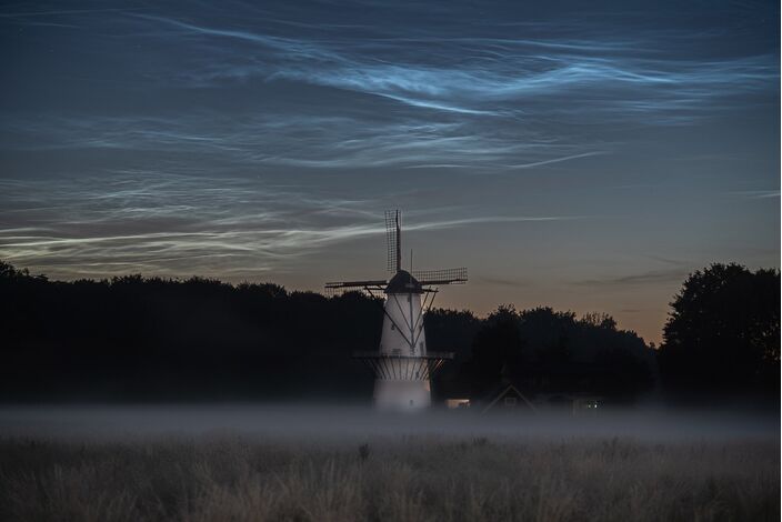 Foto gemaakt door Chris Biesheuevl - Er waren de afgelopen ook weer lichtende nachtwolken te zien. 