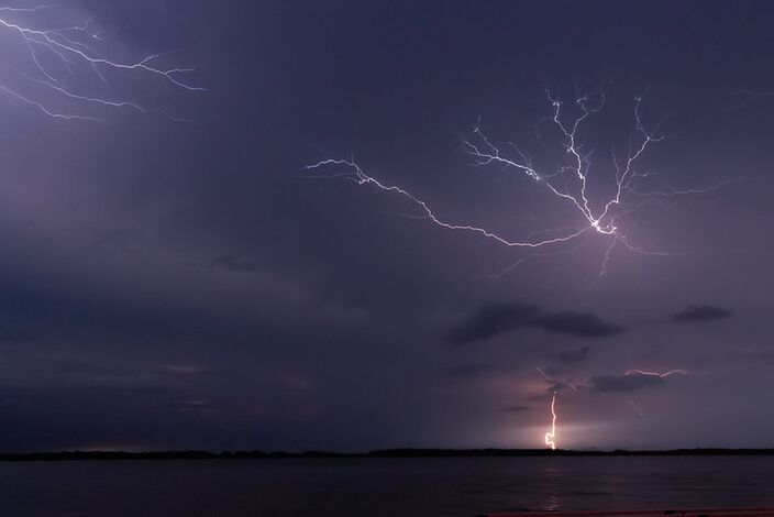 Foto gemaakt door Fernando Flores op Flickr - Het meer van Maracaibo - De Catatumbo Lightning, ofwel de "eeuwige bliksem van Venezuela", verlicht de nachthemel bijna iedere nacht. Foto gemaakt door Fernando Flores op Flickr - Het meer van Maracaibo - De Catatumbo Lightning, ofwel de "eeuwige bliksem van Venezuela", verlicht de nachthemel bijna iedere nacht.