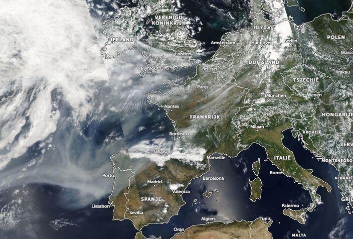 Foto gemaakt door NASA - Europa - Satellietbeeld van de Canadese rookwolk op dinsdag 27 juni